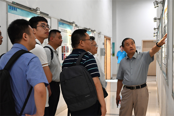 1723898804140372.jpg 圖7-陳明介紹制造所實驗室研究方向.jpg