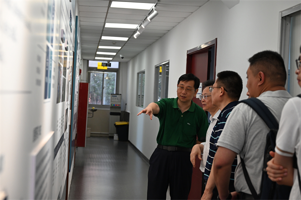 1723898846703565.jpg 圖10-欒楠介紹機(jī)器人所發(fā)展歷史和研究方向.jpg