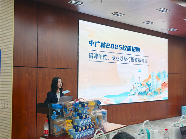 圖3 林偉泓介紹校園招聘信息.jpg