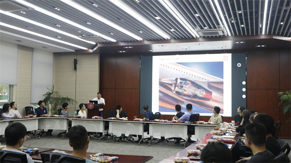 1729513198567201.jpg 圖2 歐陽(yáng)老師致辭.jpg