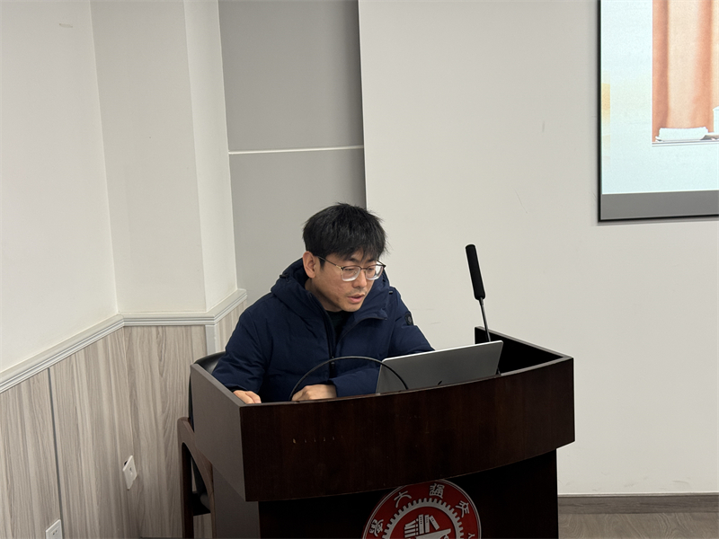 圖2 紀(jì)龍做黨課分享.jpg