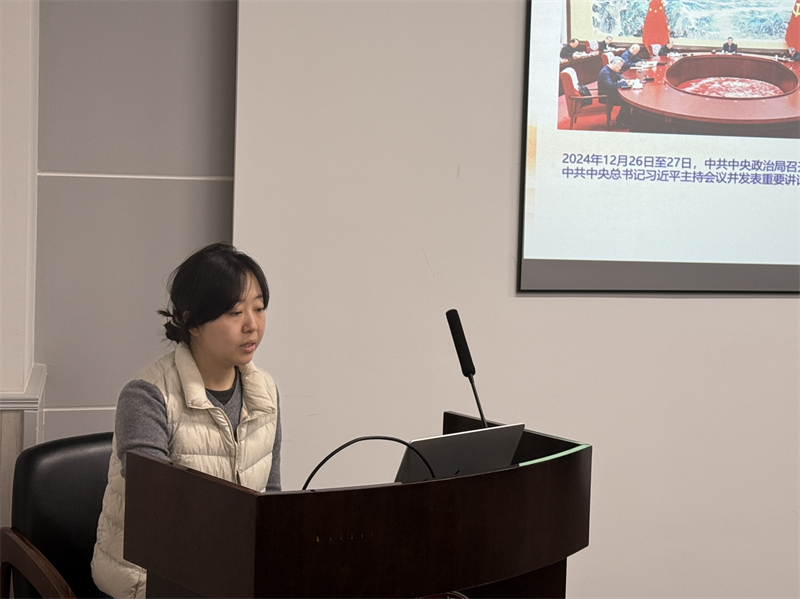 圖3 潘曉晗做黨課分享.jpg