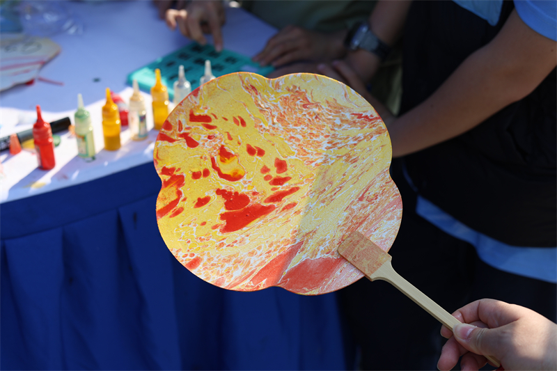 圖六 參與者制作漆扇.jpg