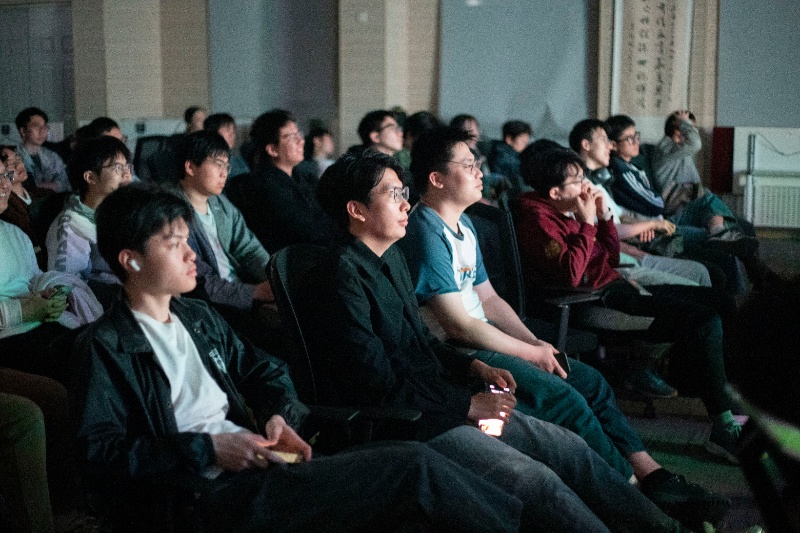 圖2 沉浸觀影：從電影中一窺情緒_resized.jpg