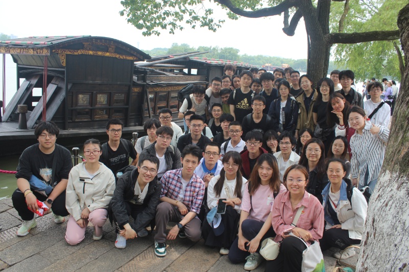 圖4 紅船前合影_resized.JPG