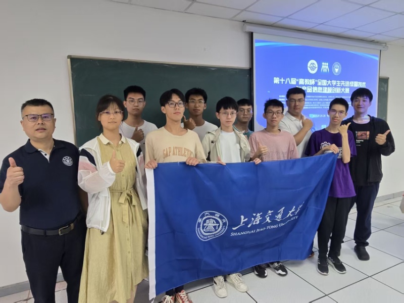 1756603313249248.jpg 圖:主賽道師生合影_resized.jpg