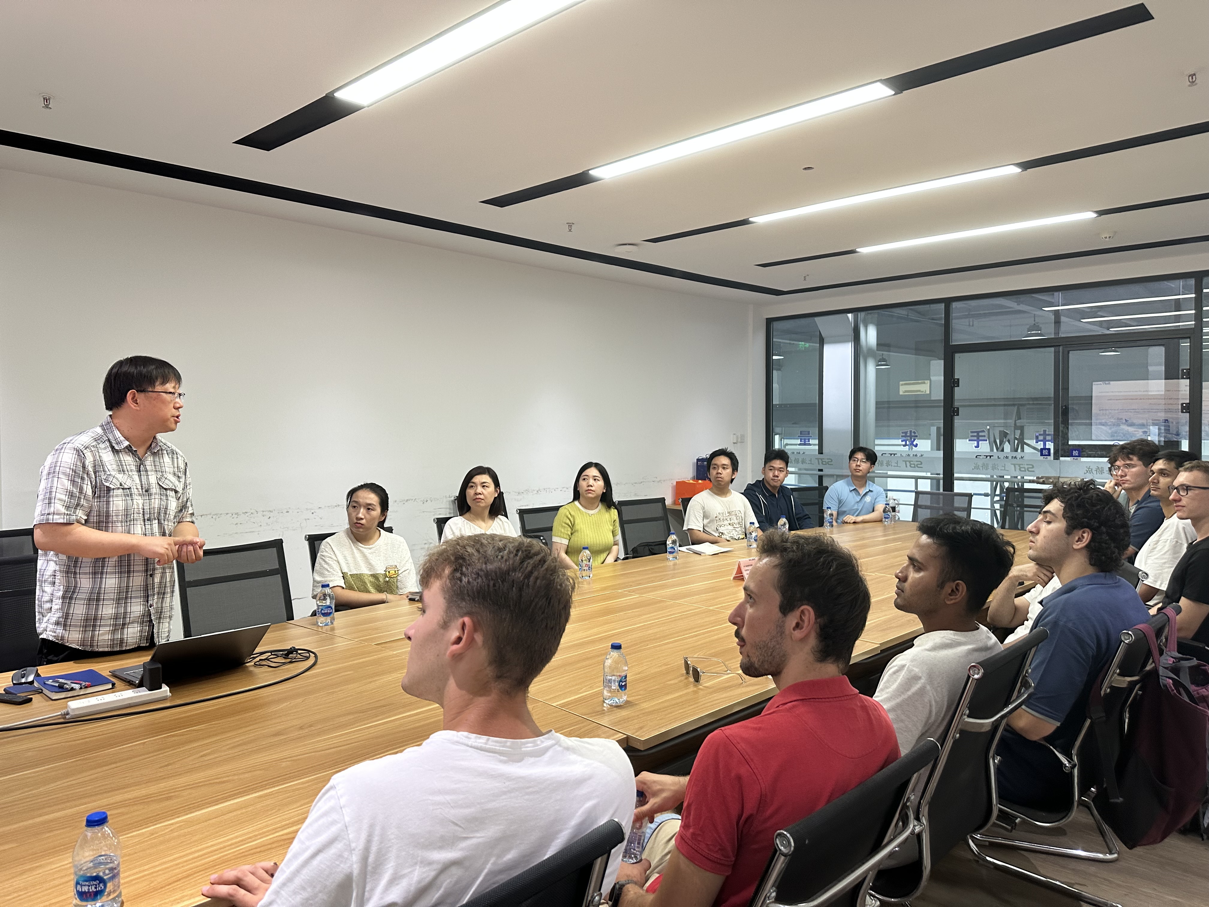 圖1 苗剛為大家介紹企業(yè)情況.jpeg