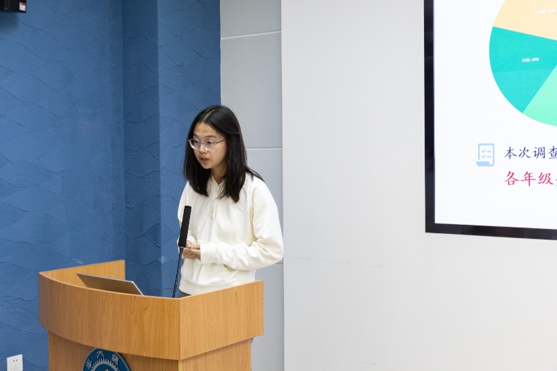 圖6 提案人馮彤發(fā)言_resized.jpg