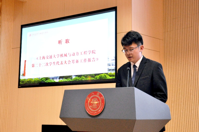 圖6 聽取籌備工作報(bào)告_resized.jpg