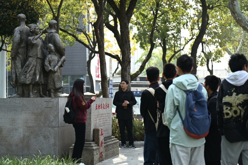 圖2 邵銳敏同學(xué)介紹五卅運(yùn)動(dòng)_resized.jpg