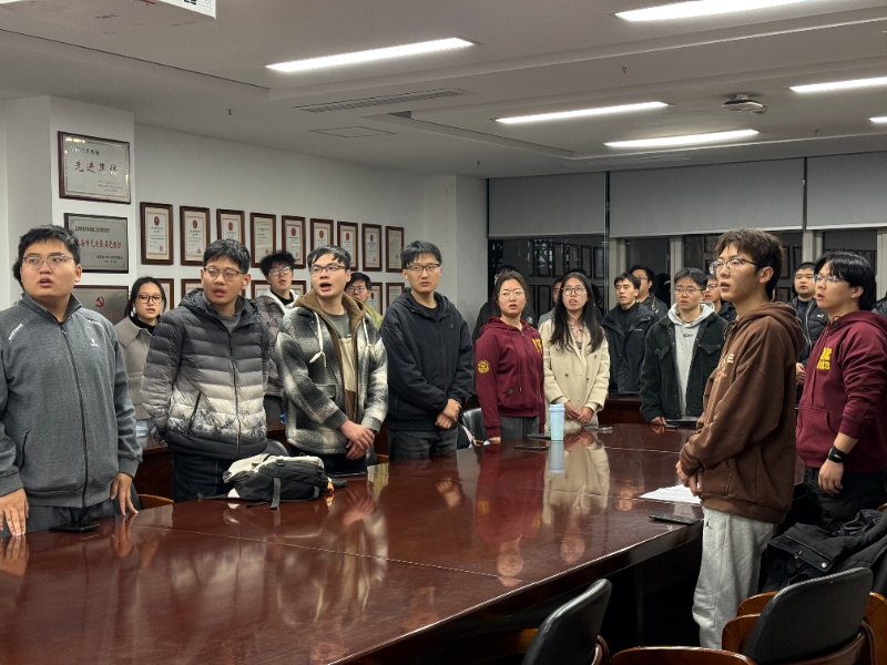 圖1 全體奏唱國歌_resized.jpg