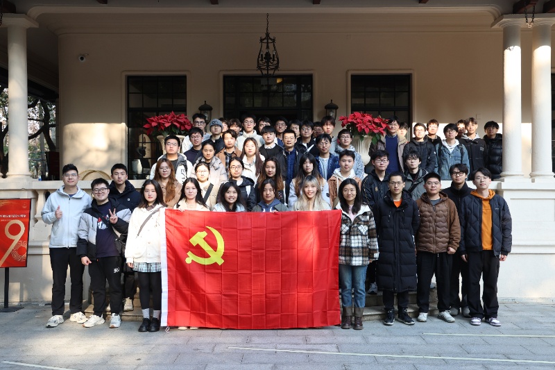 圖2 百代小樓前合影_resized.JPG