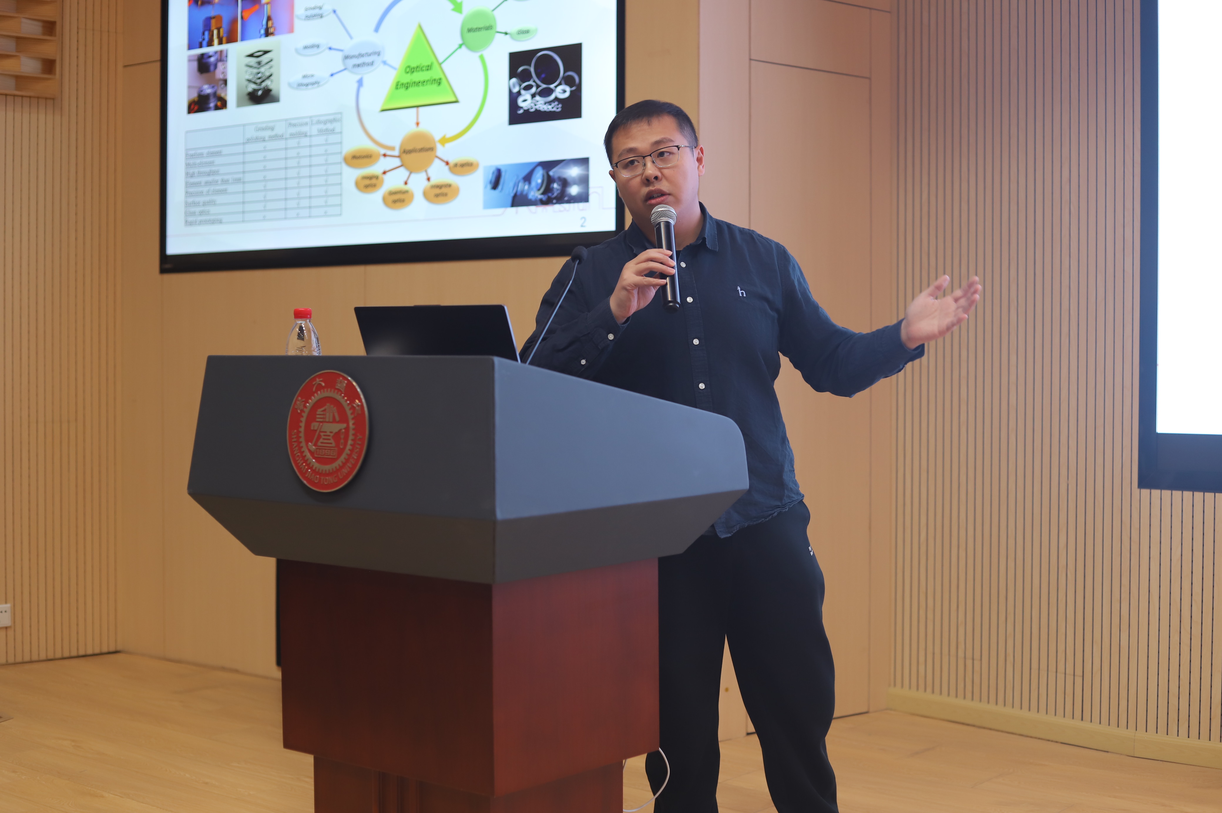 圖4 洪之涵副教授作報告.JPG